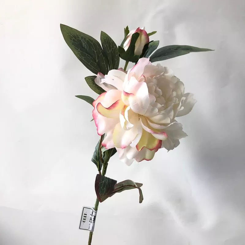 Mekar peony palsu yang elegan