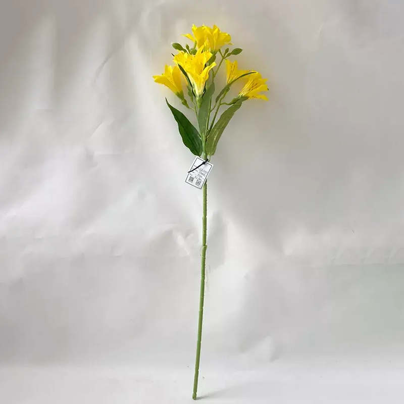 Bunga lily buatan sutera